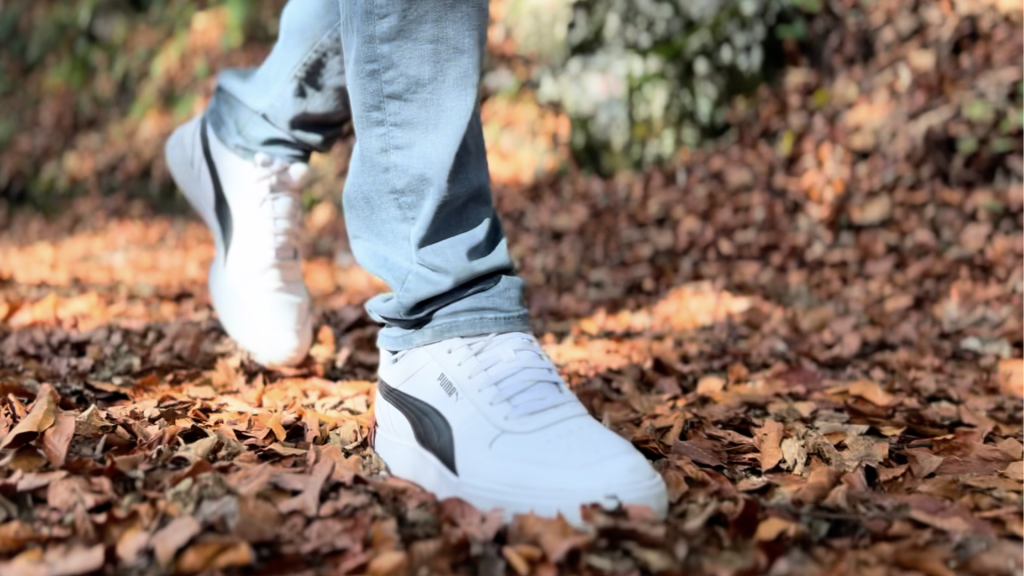 Achtsames Gehen. Zur Ruhe kommen, ganz im Moment sein. Schritt für Schritt